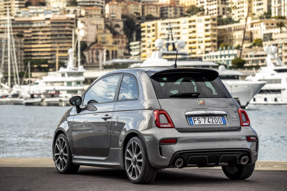 1610886-190129_Abarth_70th_Anniversary_range_10.jpg