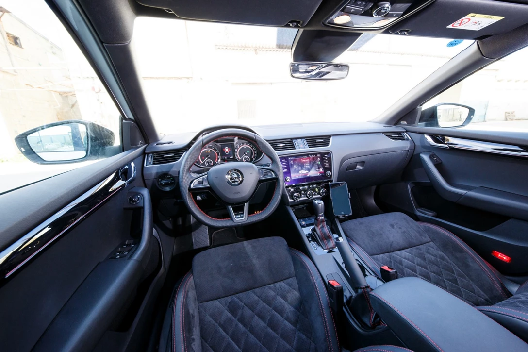 1596820-סקודה אוקטביה RS - מבחן דרכים (12).JPG