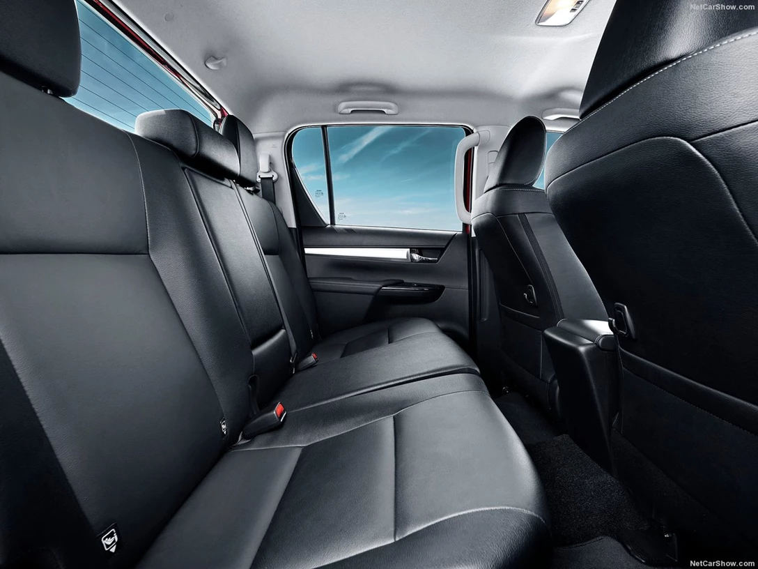 1583693-Toyota-HiLux 7.jpg