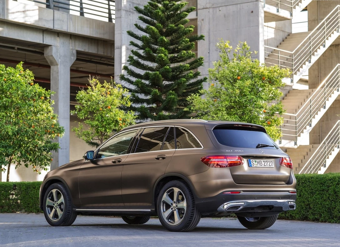 1651461-Mercedes-Benz-GLC-2018-02.jpg