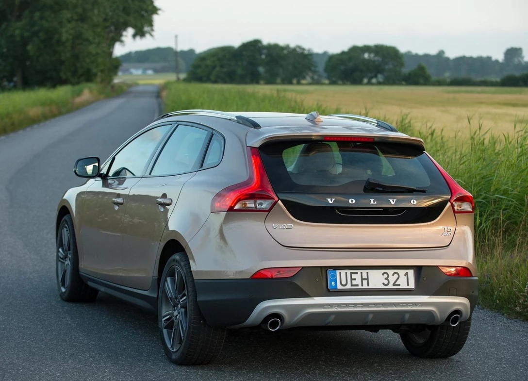 1666932-Volvo-V40_Cross_Country-2016-11.jpg