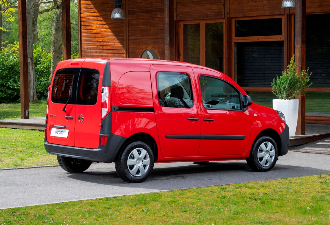 1616342-Nissan NV250 L1 Van - Red - Exterior 14.jpg