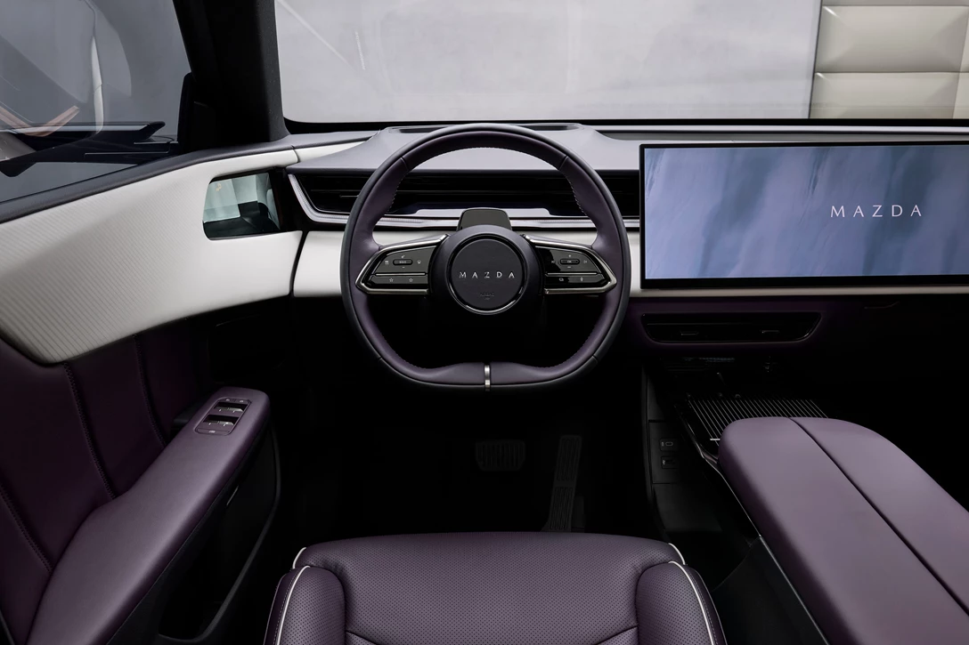 Mazda_CX_6e_Germany int (6).jpg