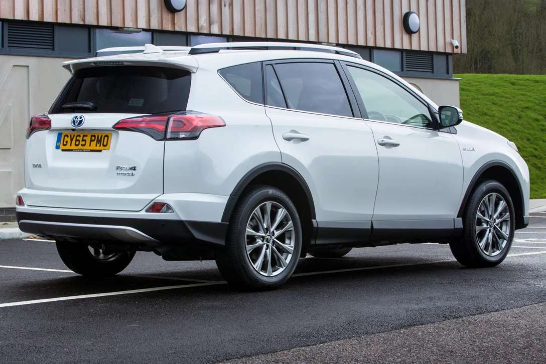 טויוטה ראב 4 מתיחת פנים 2016