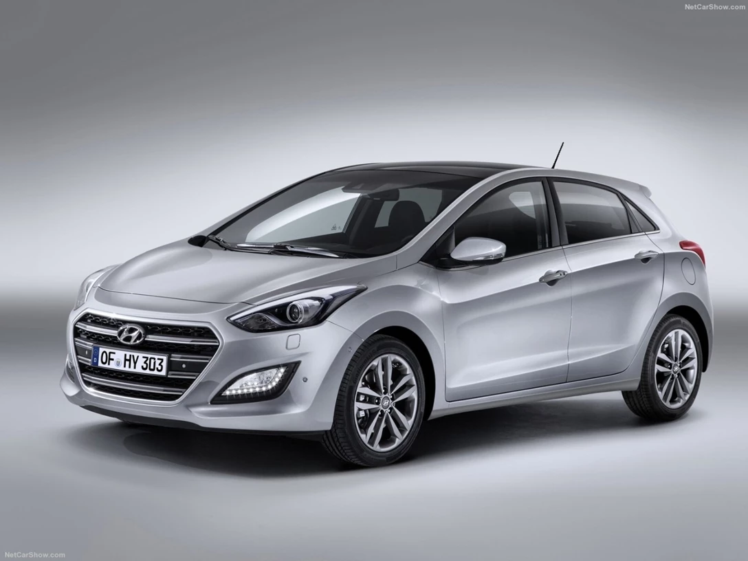 1645593-Hyundai-i30-2015-1600-18.jpg
