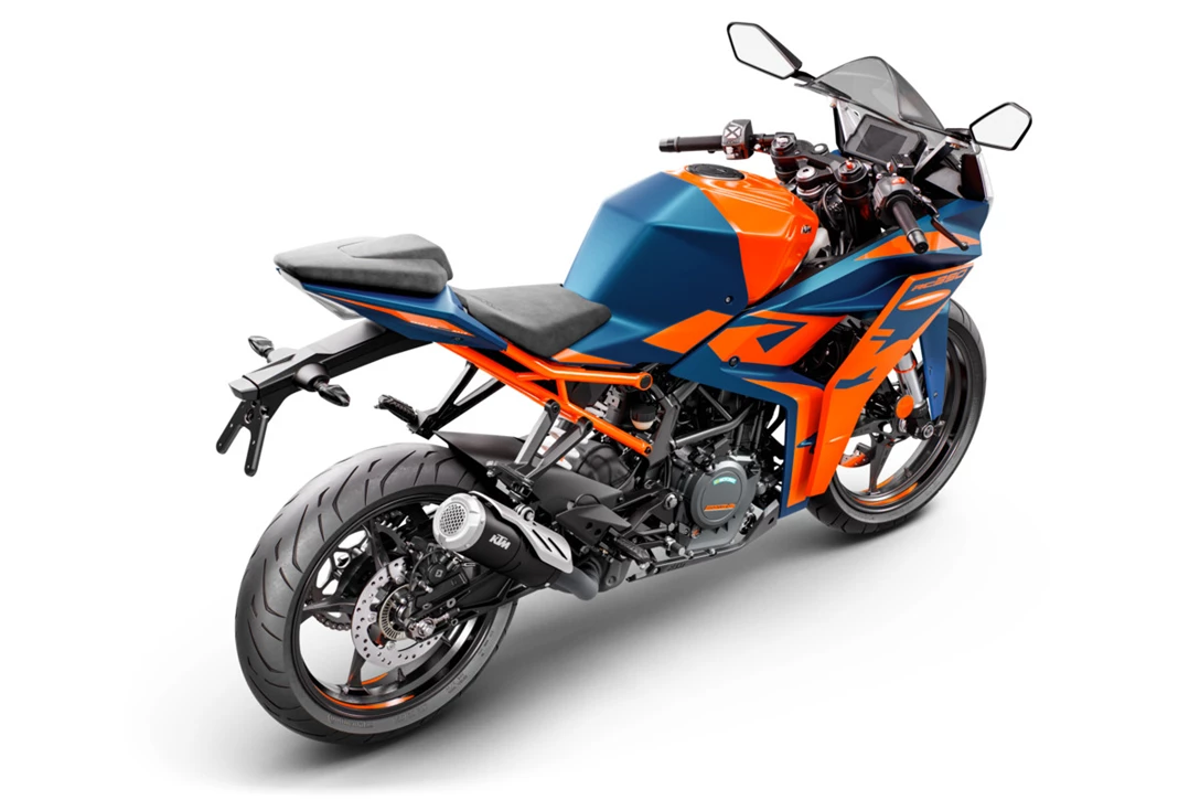 1669290-KTM-RC-390-2 - Copy.jpg