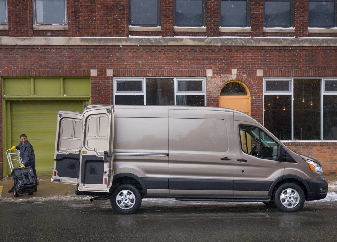 1642886-Ford_Transit_2021-11.jpg