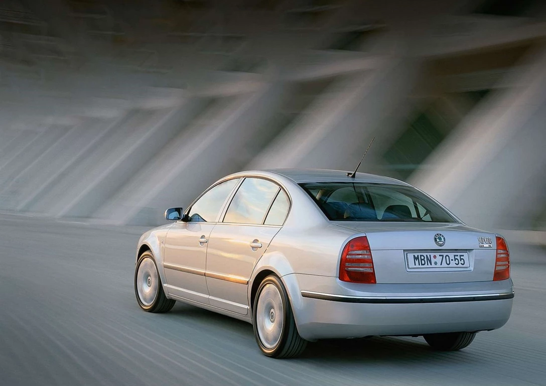 1599657-Skoda-Superb-2003-1600-0d.jpg