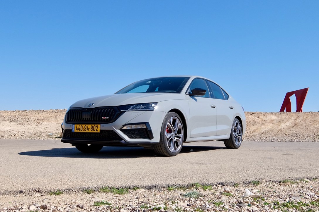 1639998-סקודה אוקטביה מבחן דרכים - 11.jpeg