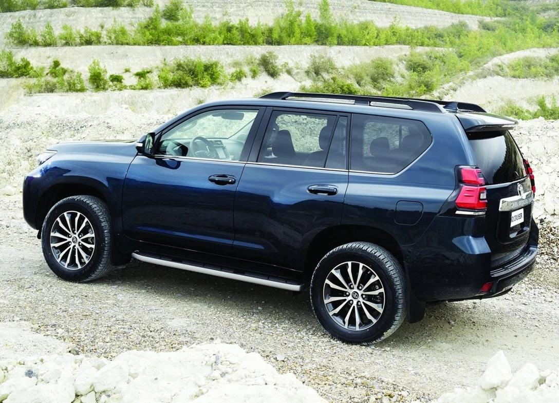 1642513-Toyota-Land_Cruiser-2019-02.jpg