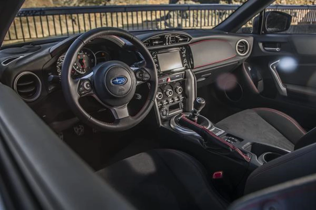 1668025-subaru-brz-2017-05.jpg