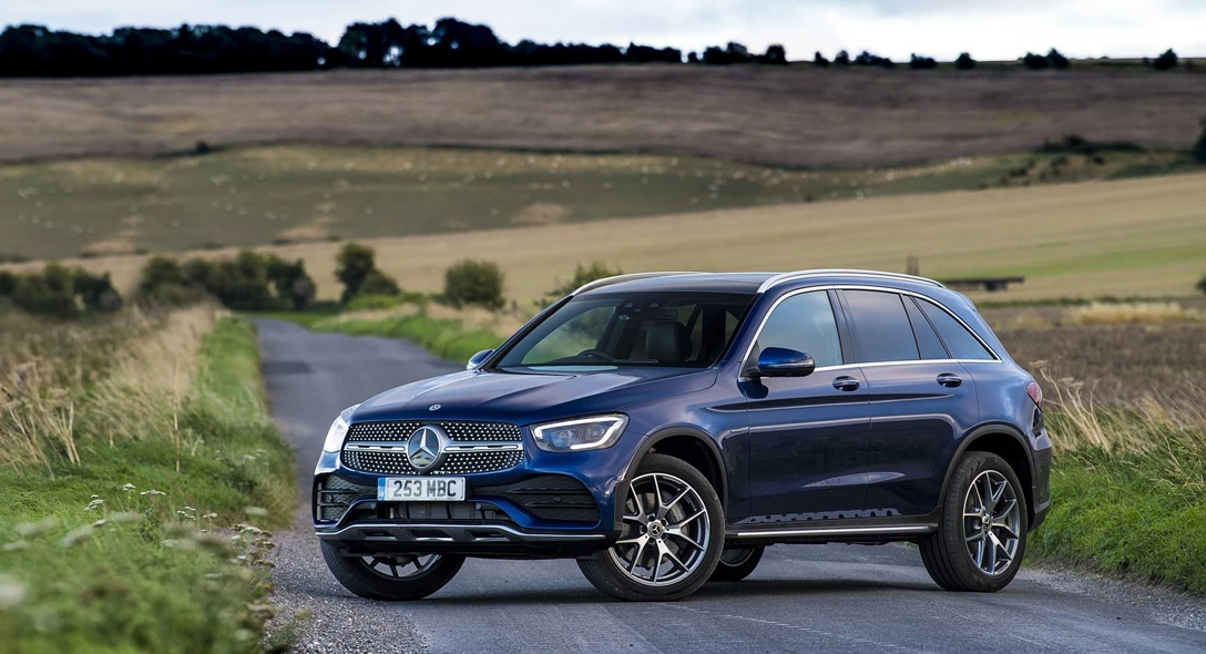1656569-2021_mercedes-benz_glc_300_e_uk_40_1920x1080.jpg