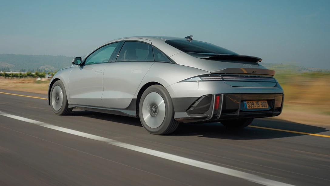 1682639-Hyundai IONIQ 6 2023.00_31_09_14.Still093 copy-min.jpg