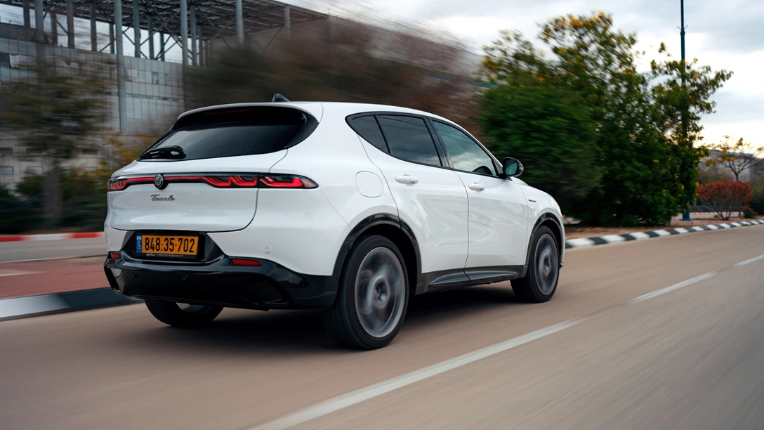 1676515-Alfa Romeo Tonale 2023.00_07_59_18.Still007 copy.jpg