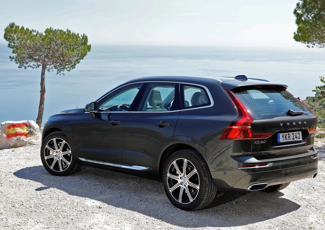 1650007-Volvo-XC60-2018-1600-40.jpg