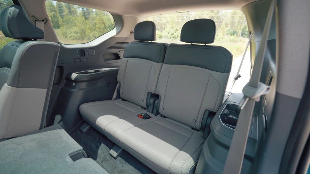 1698888-KIA EV9 2024.02_01_05_09.Still140-min.jpg