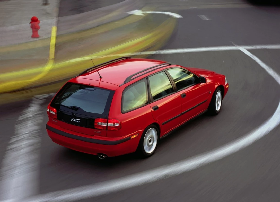 1603877-Volvo-V40-1998-2004-2.jpg
