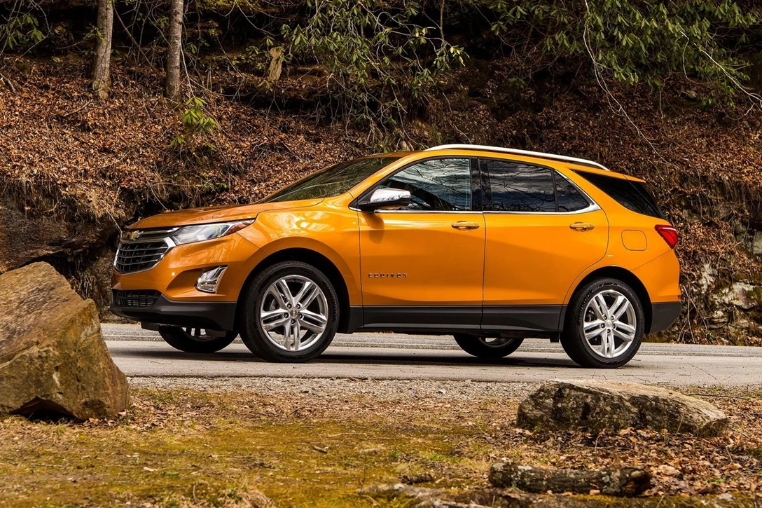 1604515-Chevrolet-Equinox-2018-1600-02.jpg
