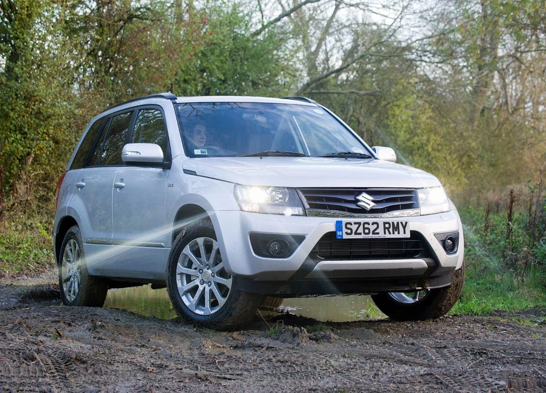 1703557-Suzuki-Grand_Vitara-2013-Front_Three-Quarter.a7d1692d.jpg