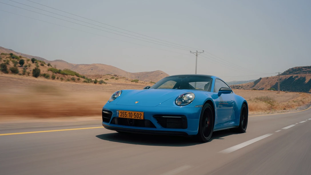 1664827-Porsche 992 GTS.00_46_39_09.Still022-min.jpg