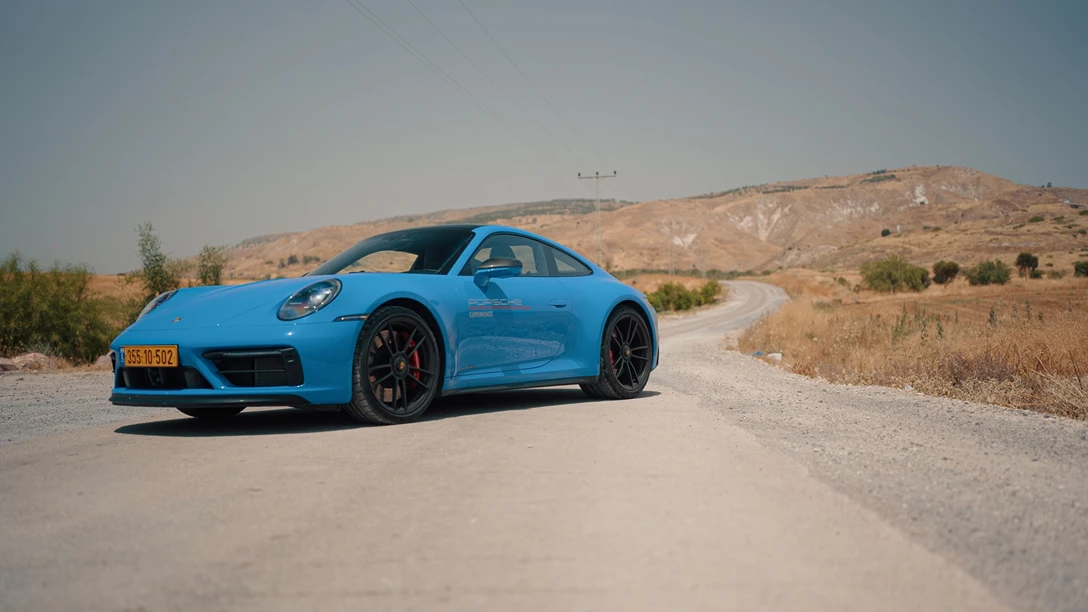 1664876-Porsche 992 GTS.00_57_50_06.Still042.jpg