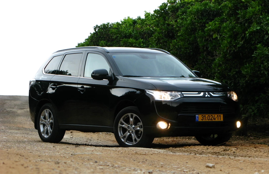 1660884-FotoJet אאוטלנדר.jpg