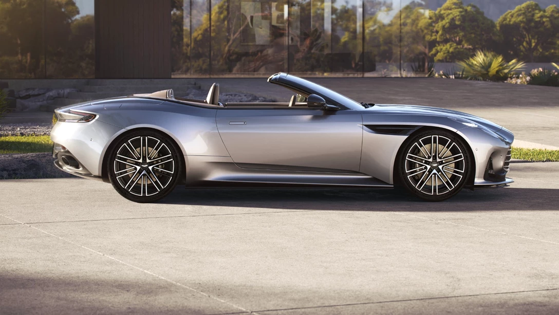 1686173-Aston Martin DB12 Volante_5-min.jpg