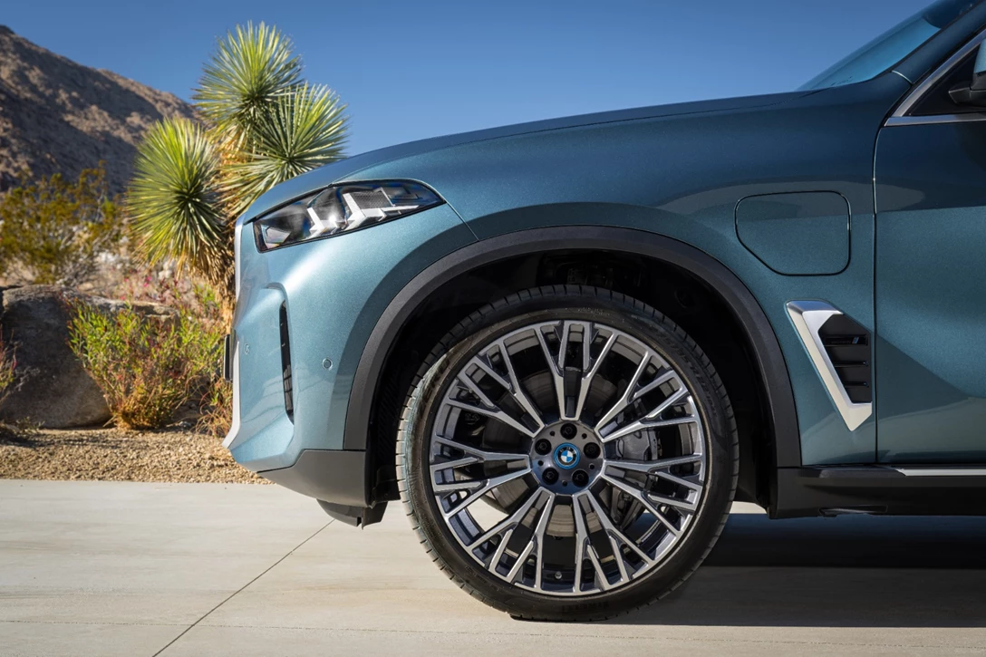 1677417-P90489811_highRes_the-new-bmw-x5-xdriv.jpg