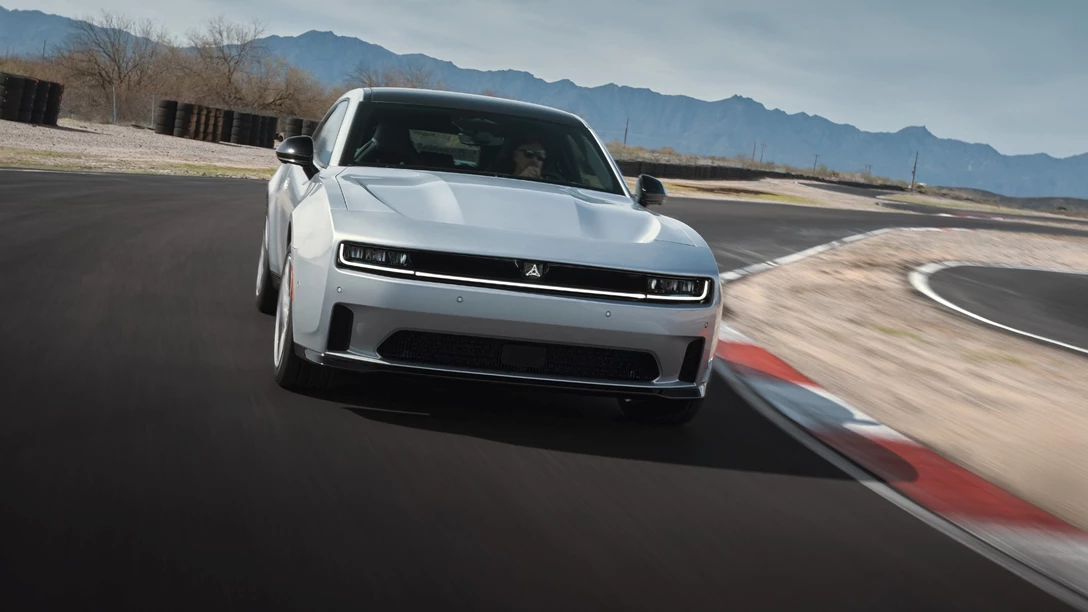 1693960-All-new2024DodgeChargerDaytonaScatPack (2)-min.jpg