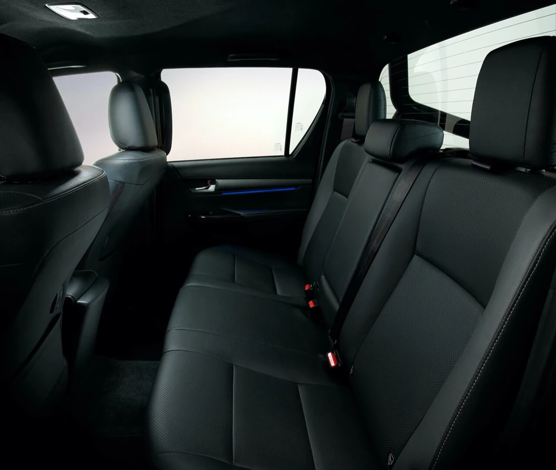 1632781-hiluxinteriorbackseats.jpg