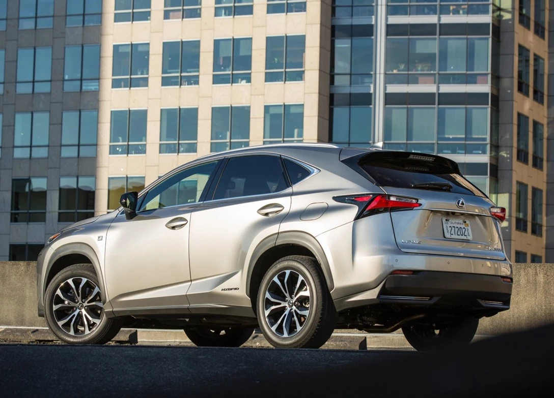 1646556-Lexus-NX-2017-02.jpg