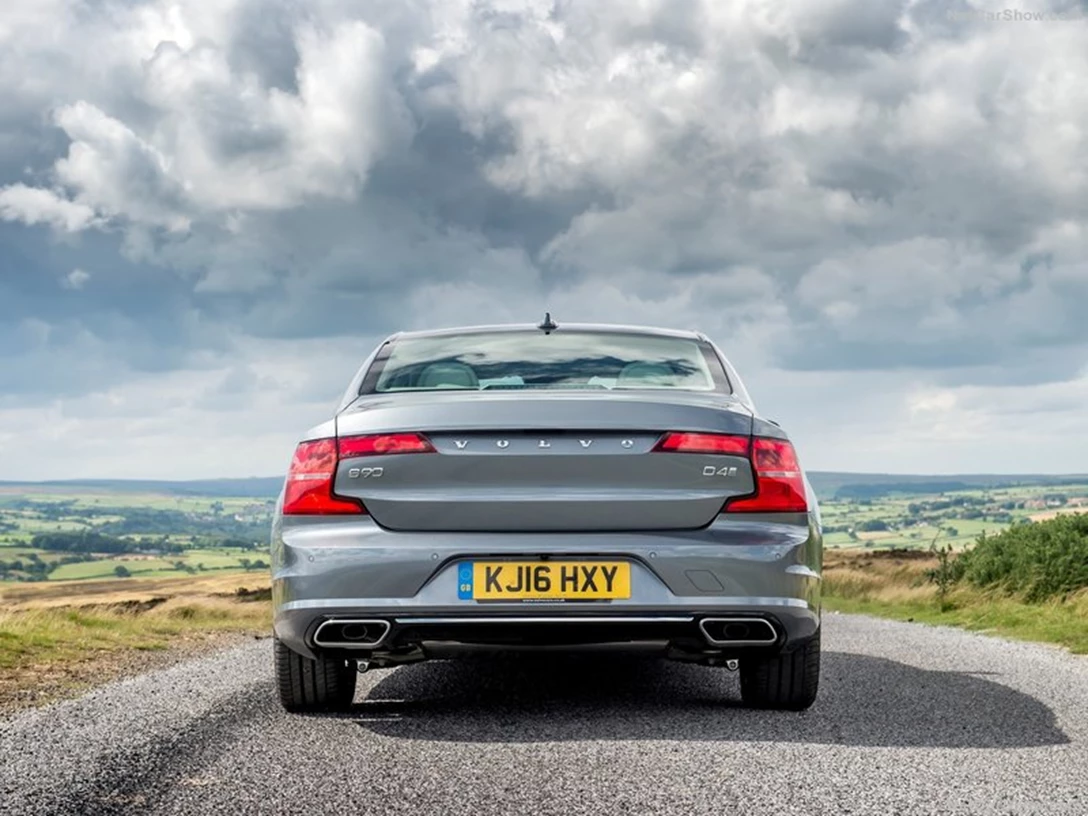 1588972-Volvo-S90 5.jpg