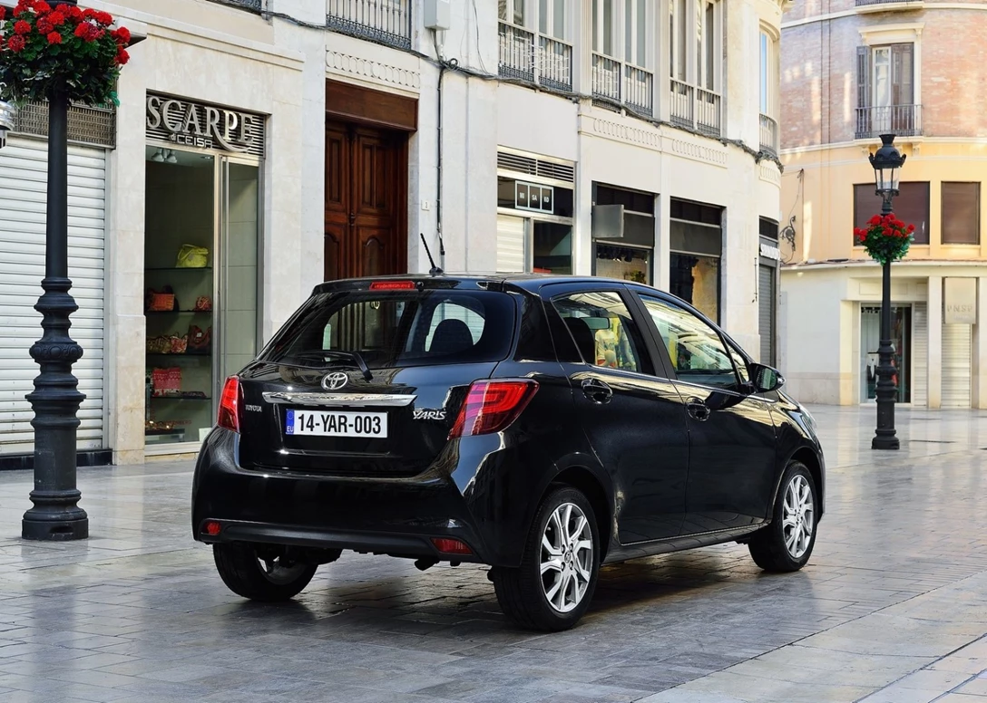 1635722-Toyota-Yaris-2017-03.jpg
