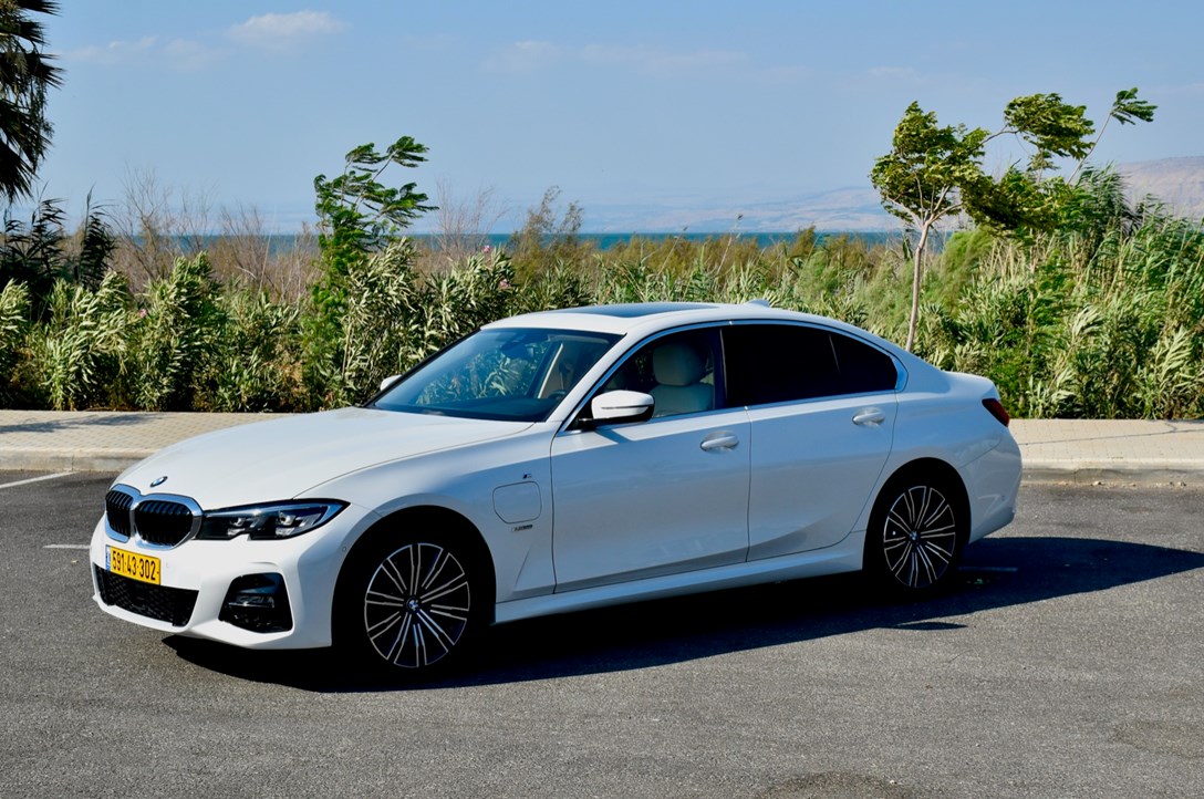 1648812-BMW320 - 14.jpeg