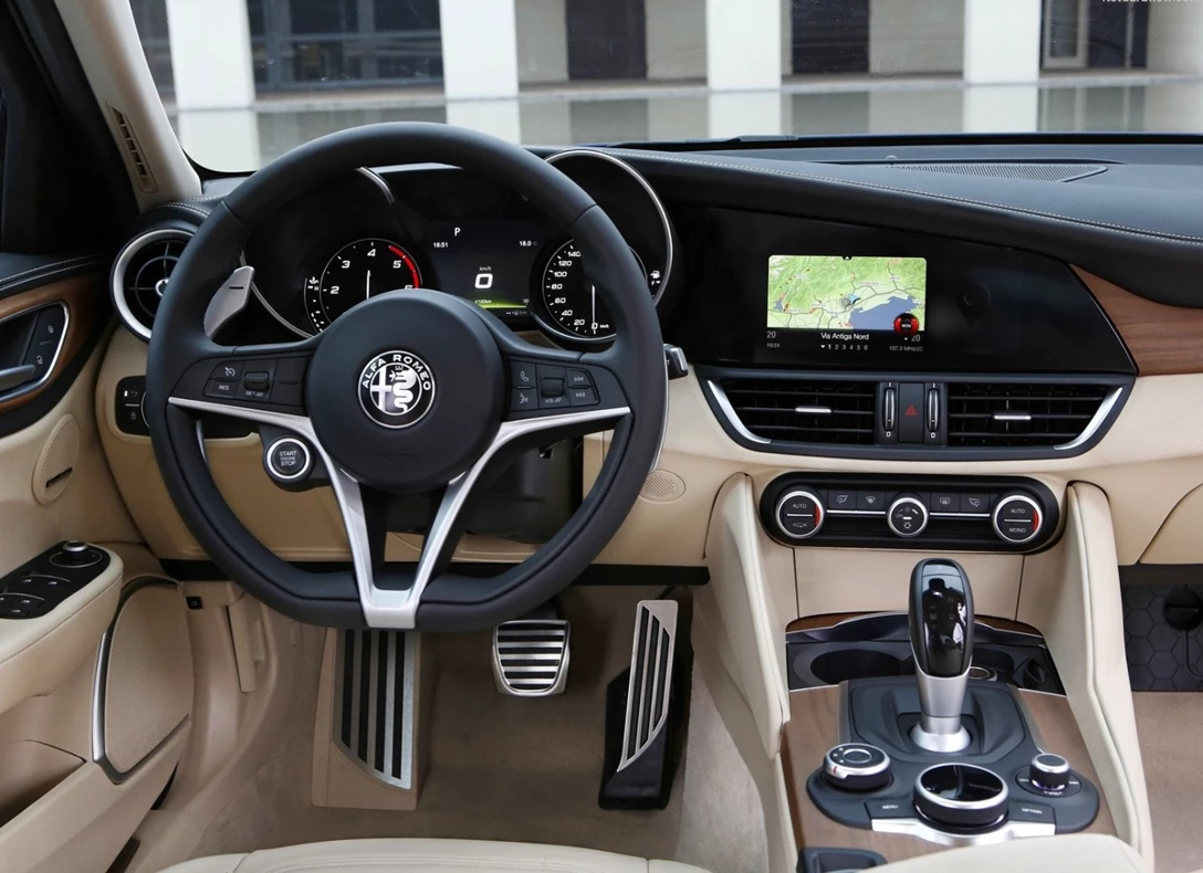 1658328-Alfa_Romeo-Giulia-2019-05.jpg
