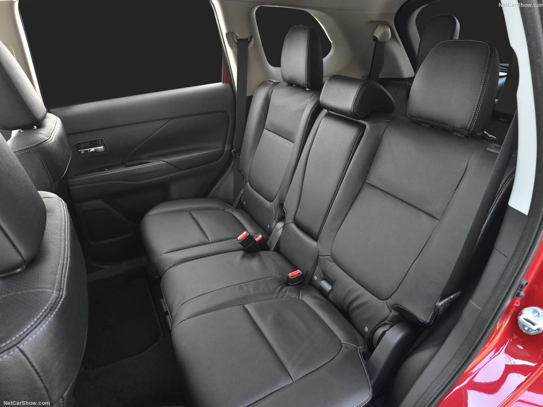 1583280-Mitsubishi-Outlander 6.jpg