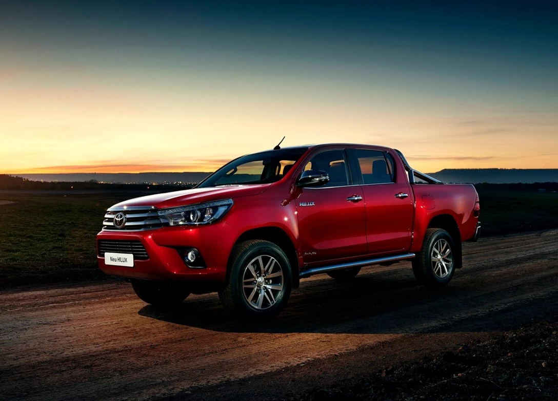 1656650-Toyota-HiLux-2016-1600-02.jpg