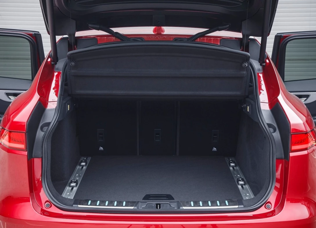 1668750-Jaguar-F-Pace-2019-10.jpg