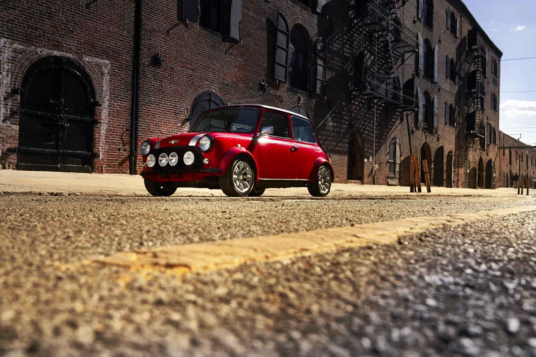 1593411-P90298508_highRes_classic-mini-electri.jpg