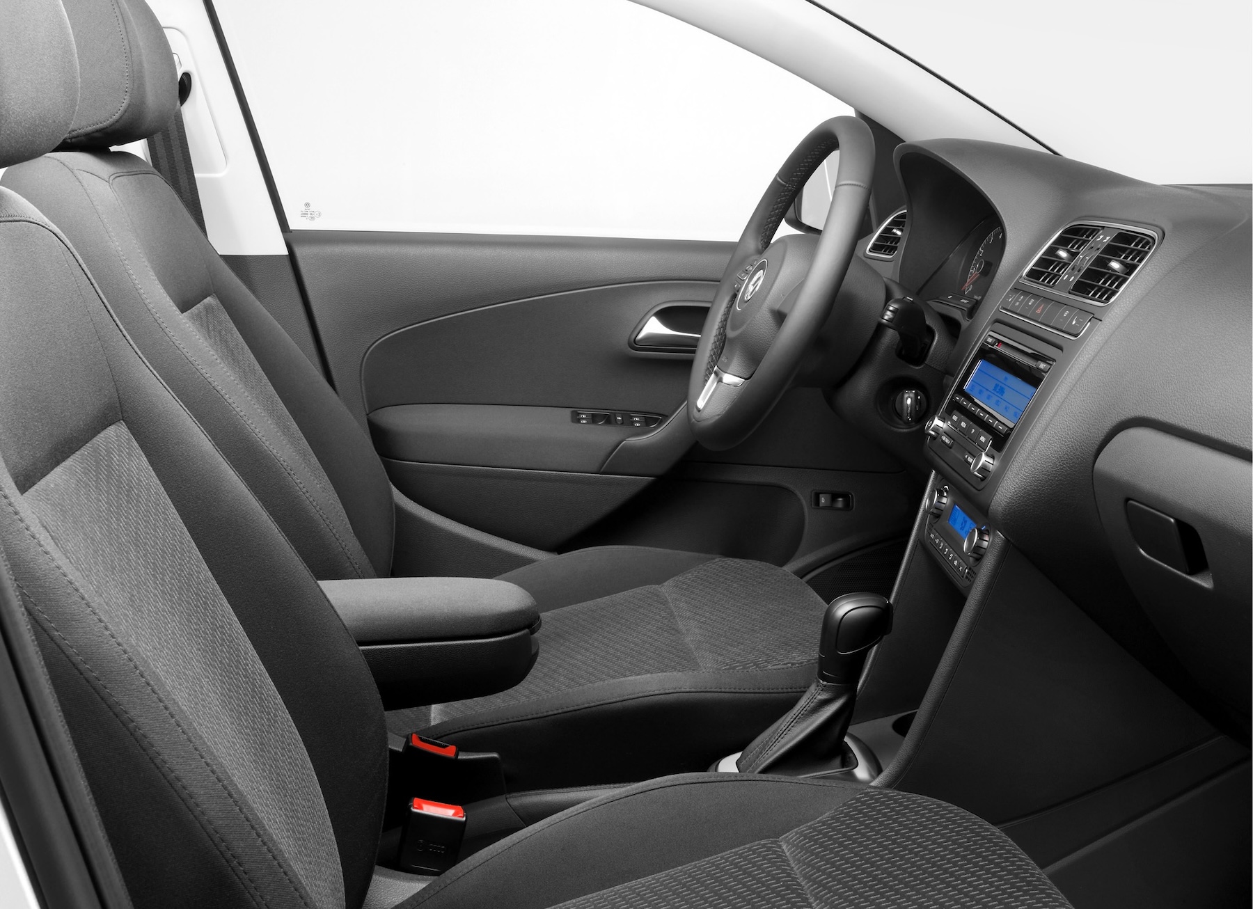 1575153_volkswagen_polo_sedan.jpg