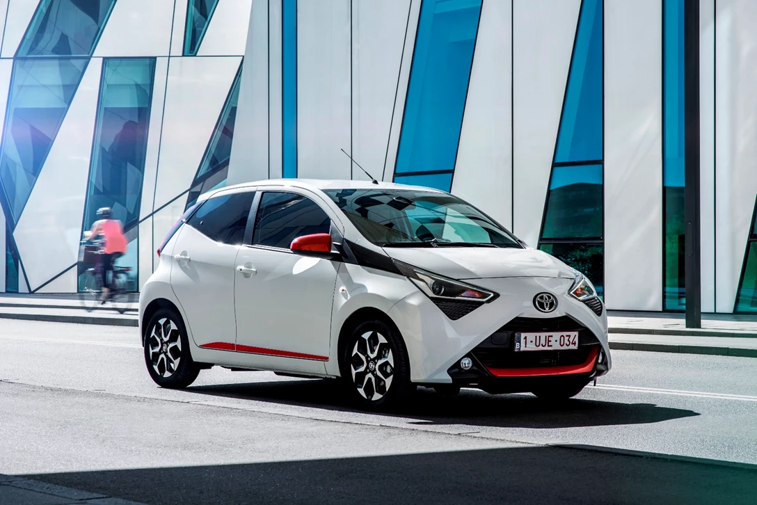 1597206-AYGO_White_038.JPG