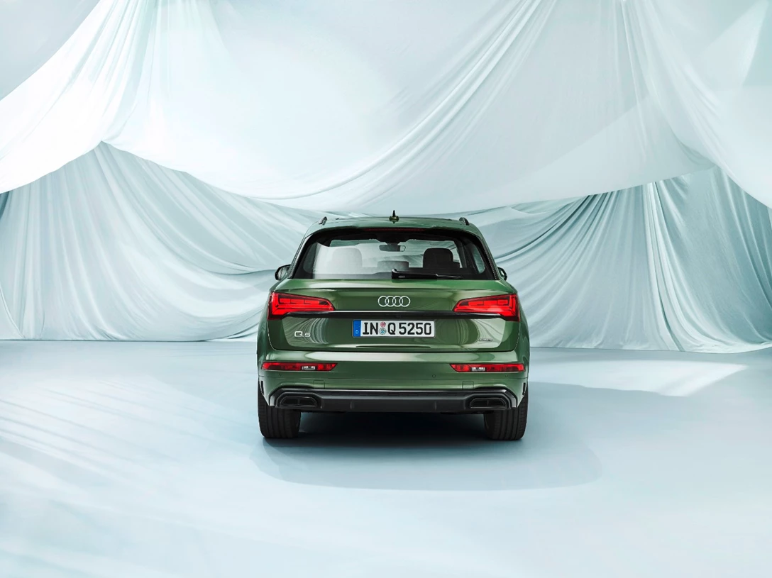 1633593-Q5Sneak Preview35686.jpg