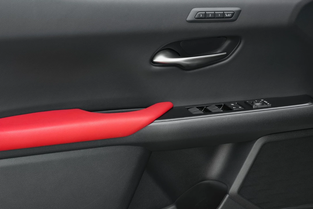 1602797-19-לקסוס UX השקה 2018 (9).jpg