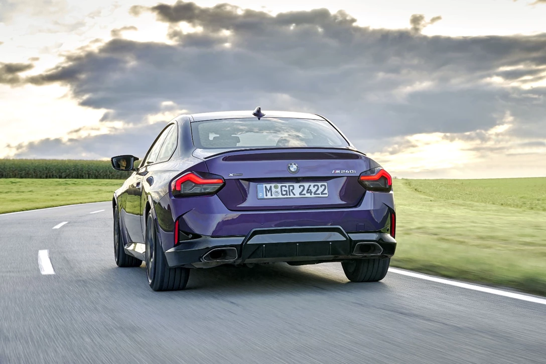 1663342-P90444268_highRes_bmw-m240i-xdrive-cou-min.jpg