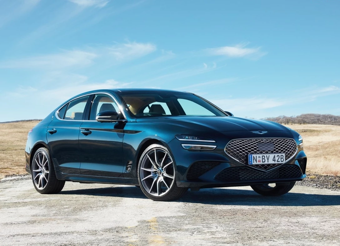 1662506-Genesis-G70-2022-01.jpg