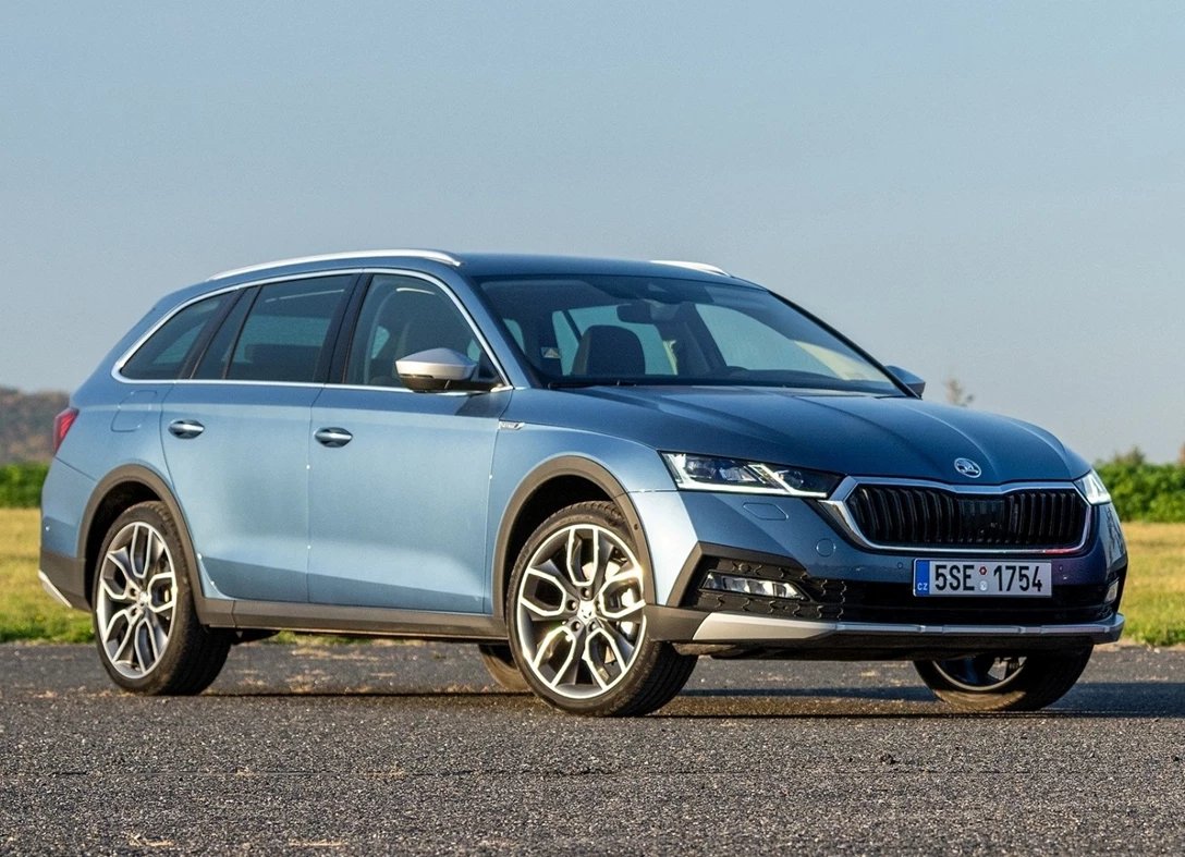 1673533-Skoda-Octavia_RS-2023-0.5.jpg