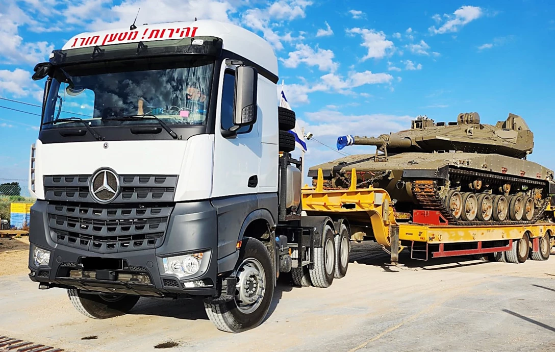 1690600-ראש גורר מרצדס לצבא.jpg