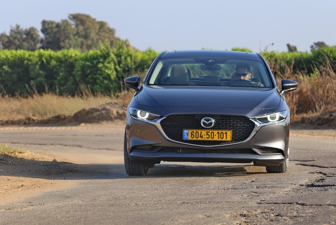 1622680-rotemi110919mazda3 (121)c.jpg