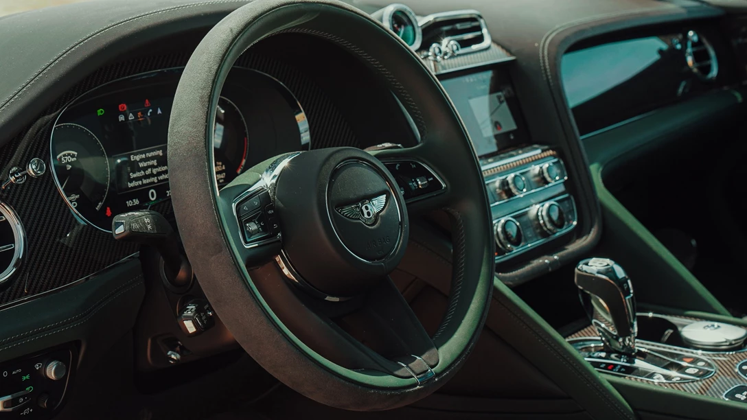 1661418-Bentley Bentayga S 2022.00_30_13_19.Still050 copy.jpg