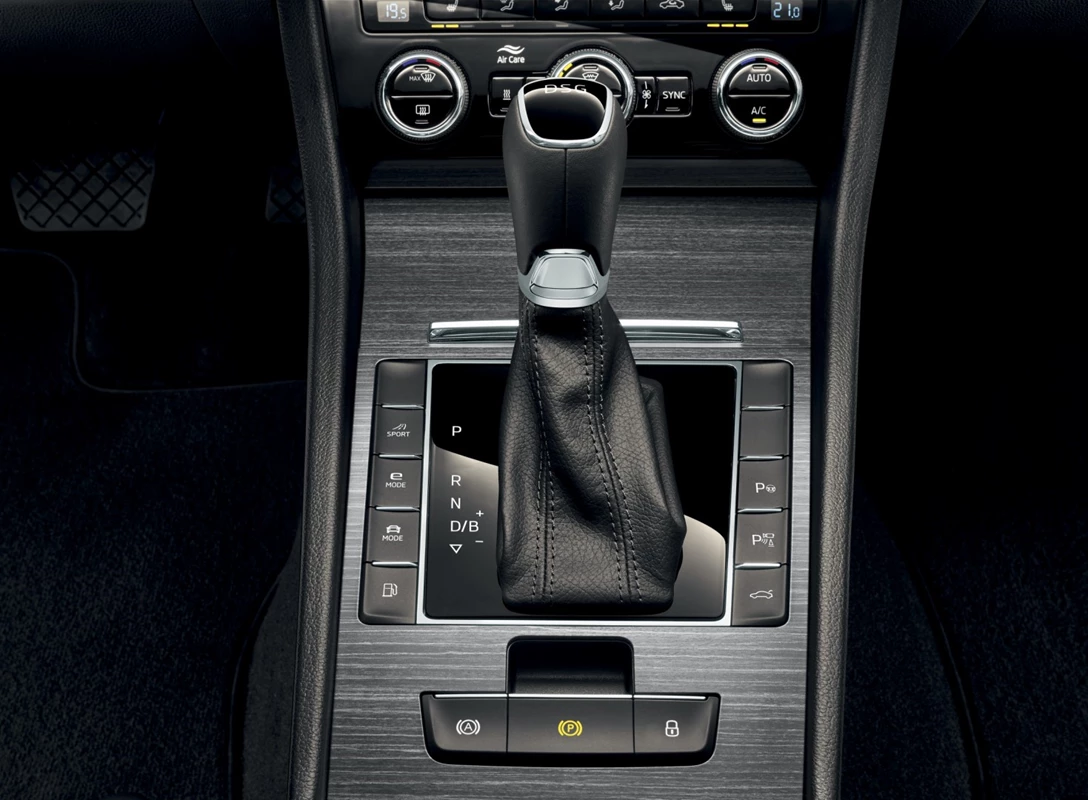 1616836-_SUPERB_iV (8).jpg